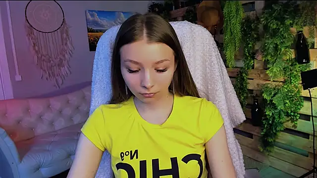 Snapshot of JulieDaniel chatting on January 13, 2026, 8:18 am JulieDaniel online show from January 13, 2026, 8:18 am