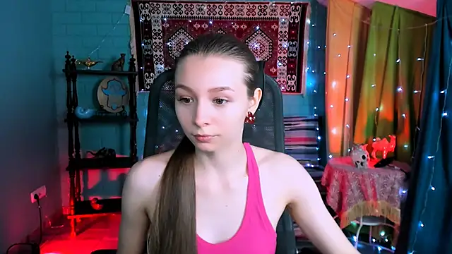 Snapshot of JulieDaniel chatting on February 9, 2026, 8:12 am JulieDaniel online show from February 9, 2026, 8:12 am