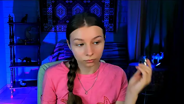 Snapshot of JulieDaniel chatting on December 4, 2025, 4:22 am JulieDaniel online show from December 4, 2025, 4:22 am