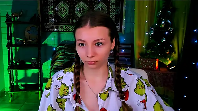 Snapshot of JulieDaniel chatting on December 18, 2025, 4:17 am JulieDaniel online show from December 18, 2025, 4:17 am