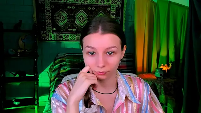 Snapshot of JulieDaniel chatting on November 18, 2025, 4:16 am JulieDaniel online show from November 18, 2025, 4:16 am