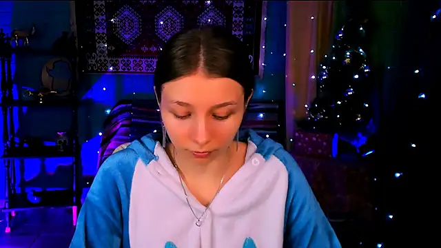 Snapshot of JulieDaniel chatting on December 22, 2025, 8:25 am JulieDaniel online show from December 22, 2025, 8:25 am