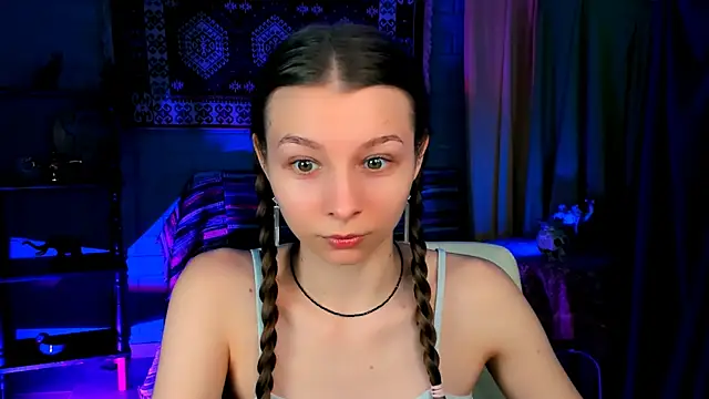 Snapshot of JulieDaniel chatting on November 17, 2025, 4:16 am JulieDaniel online show from November 17, 2025, 4:16 am