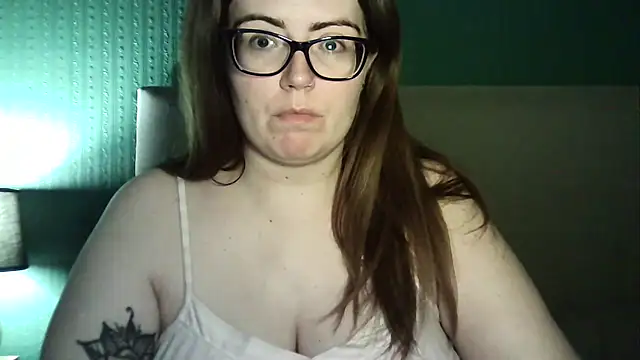 Snapshot of Curvy-BellaX chatting on September 10, 2025, 7:13 pm Curvy-BellaX online show from September 10, 2025, 7:13 pm