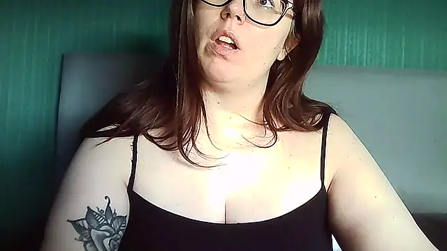 Snapshot of Curvy-BellaX chatting on October 8, 2025, 3:13 pm Curvy-BellaX online show from October 8, 2025, 3:13 pm