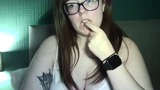 Snapshot of Curvy-BellaX chatting on October 5, 2025, 6:53 pm Curvy-BellaX online show from October 5, 2025, 6:53 pm
