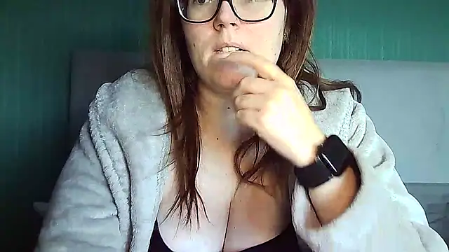 Snapshot of Curvy-BellaX chatting on September 16, 2025, 10:16 am Curvy-BellaX online show from September 16, 2025, 10:16 am