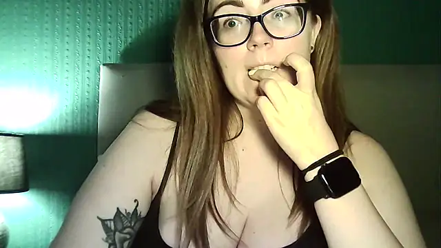 Snapshot of Curvy-BellaX chatting on September 12, 2025, 7:46 pm Curvy-BellaX online show from September 12, 2025, 7:46 pm