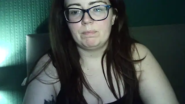 Snapshot of Curvy-BellaX chatting on October 6, 2025, 7:58 pm Curvy-BellaX online show from October 6, 2025, 7:58 pm