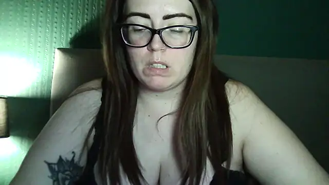 Snapshot of Curvy-BellaX chatting on October 11, 2025, 7:48 pm Curvy-BellaX online show from October 11, 2025, 7:48 pm