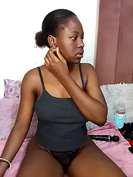 DarkBerryDiamond255 online show from September 28, 2025, 7:54 pm