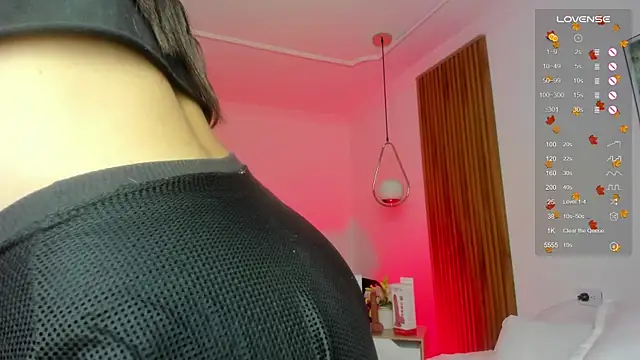 Snapshot of NicolWhite chatting on September 18, 2025, 12:08 pm NicolWhite online show from September 18, 2025, 12:08 pm