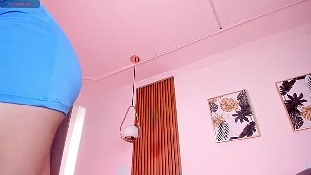 Snapshot of NicolWhite chatting on October 16, 2025, 1:08 pm NicolWhite online show from October 16, 2025, 1:08 pm