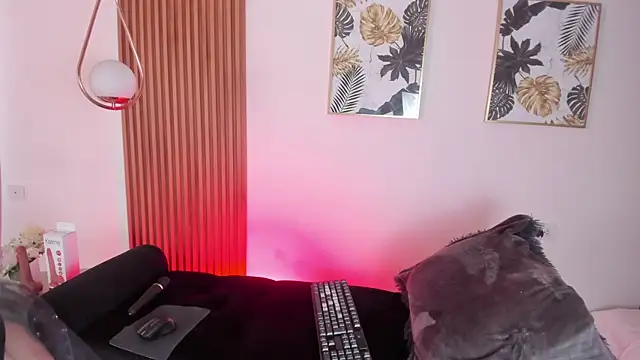 Snapshot of NicolWhite chatting on October 4, 2025, 12:39 pm NicolWhite online show from October 4, 2025, 12:39 pm