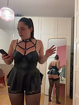 chloedlm5 online show from May 12, 2026, 8:48 pm