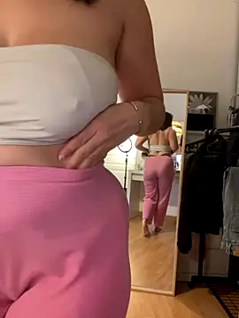 chloedlm5 online show from November 21, 2025, 10:14 am