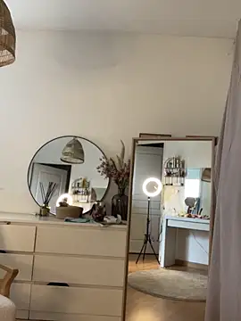 chloedlm5 online show from February 11, 2026, 9:42 am