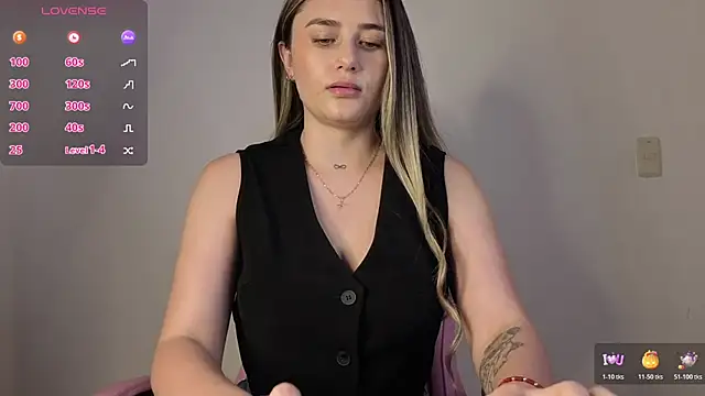 Snapshot of Veronika__Winslow_ chatting on November 12, 2025, 2:37 am Veronika Winslow online show from November 12, 2025, 2:37 am