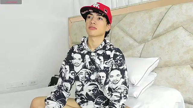 Thiago Divine  online show from September 18, 2025, 1:36 pm