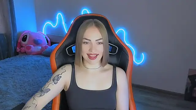 LaraKrein lk online show from April 18, 2026, 1:57 pm