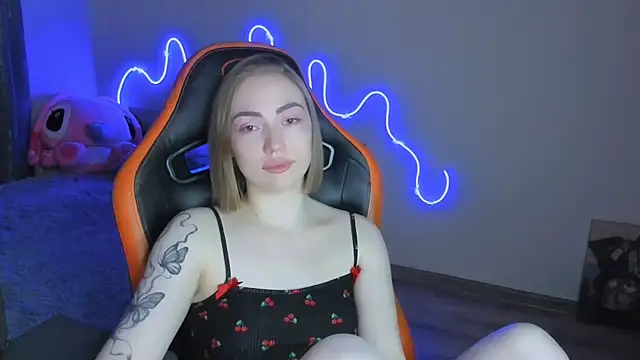 LaraKrein lk online show from April 13, 2026, 12:58 am