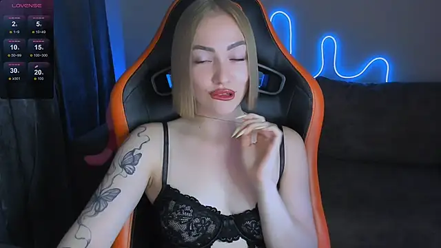 Snapshot of LaraKrein_lk chatting on July 18, 2026, 6:05 pm LaraKrein lk online show from July 18, 2026, 6:05 pm
