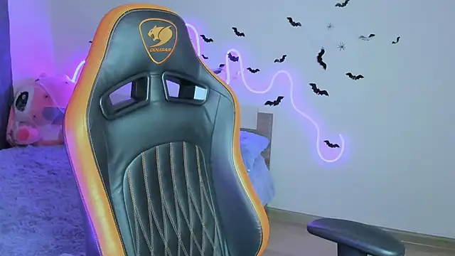 LaraKrein lk online show from November 1, 2025, 1:27 pm