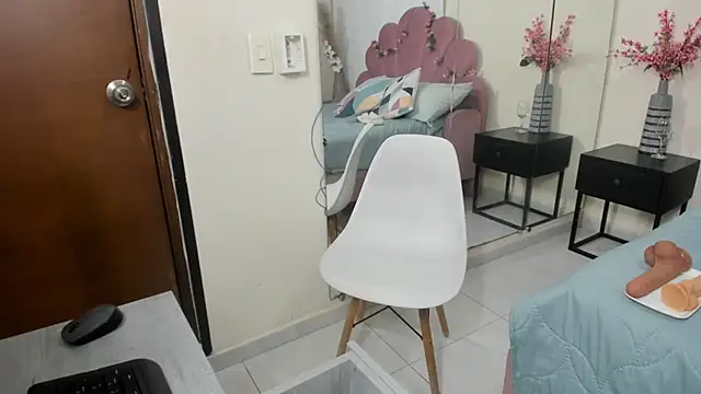 kiraGeiner online show from March 14, 2026, 8:37 pm