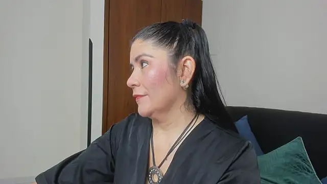 Snapshot of kiraGeiner chatting on June 8, 2026, 1:28 am kiraGeiner online show from June 8, 2026, 1:28 am