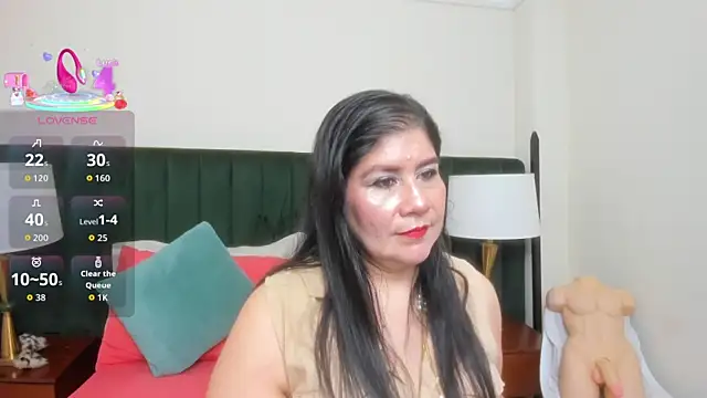 kiraGeiner online show from October 23, 2025, 10:25 am