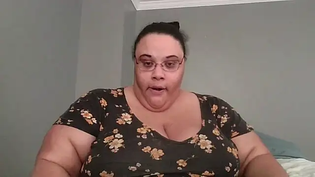 SexyBBW10790 online show from April 7, 2026, 2:08 pm