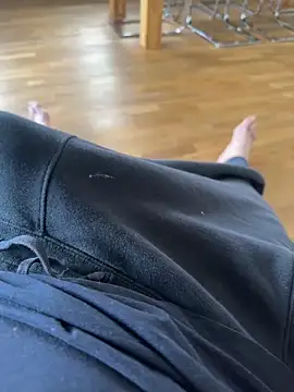 Snapshot of Tri3rer chatting on March 15, 2026, 8:32 am Tri3rer online show from March 15, 2026, 8:32 am