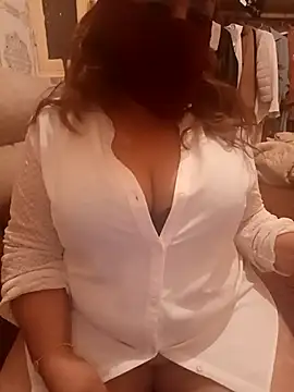 Snapshot of mayakhalyfaa chatting on October 31, 2025, 12:29 am mayakhalyfaa online show from October 31, 2025, 12:29 am