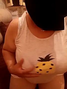 Snapshot of mayakhalyfaa chatting on September 19, 2025, 12:25 am mayakhalyfaa online show from September 19, 2025, 12:25 am