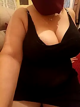 Snapshot of mayakhalyfaa chatting on October 17, 2025, 1:42 am mayakhalyfaa online show from October 17, 2025, 1:42 am