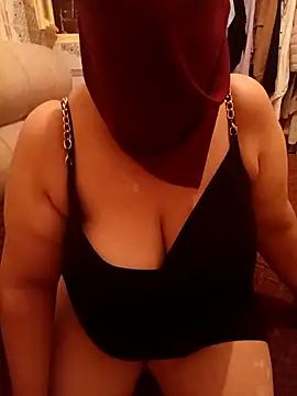 Snapshot of mayakhalyfaa chatting on September 21, 2025, 11:10 pm mayakhalyfaa online show from September 21, 2025, 11:10 pm