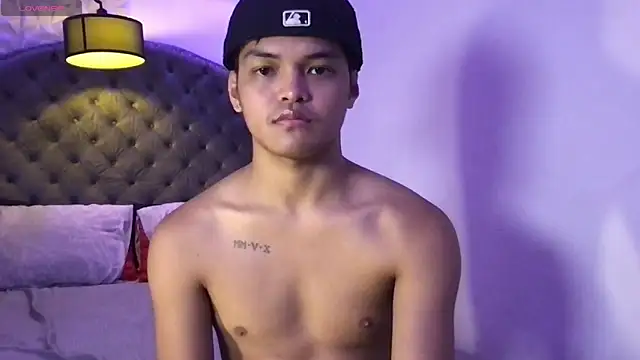 asianhugescott online show from April 20, 2026, 3:35 pm