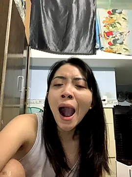 Snapshot of Minee1202 chatting on November 28, 2025, 12:44 am Minee1202 online show from November 28, 2025, 12:44 am