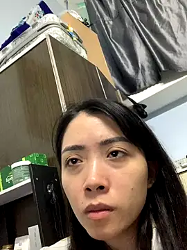 Snapshot of Minee1202 chatting on November 19, 2025, 4:18 pm Minee1202 online show from November 19, 2025, 4:18 pm