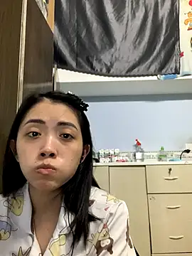 Snapshot of Minee1202 chatting on November 14, 2025, 1:31 am Minee1202 online show from November 14, 2025, 1:31 am