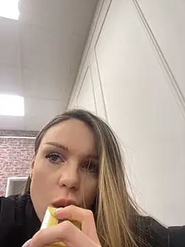 MarilynNova online show from October 28, 2025, 4:13 am