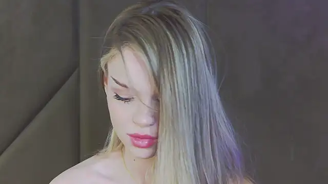 MarilynNova online show from April 3, 2026, 4:41 am