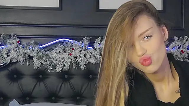 MarilynNova online show from January 8, 2026, 4:18 am