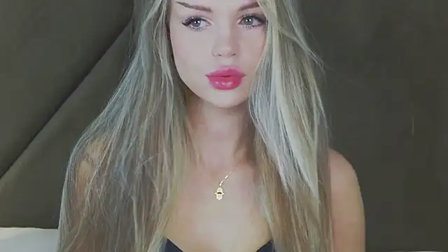 MarilynNova online show from April 11, 2026, 4:31 am