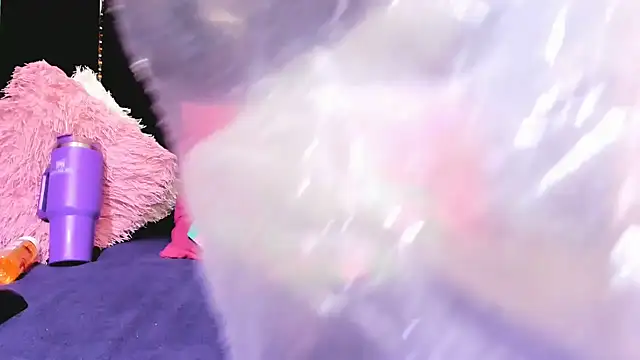 AmazingDarkDoll online show from April 14, 2026, 10:48 pm