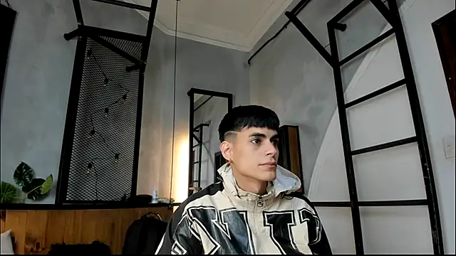 Snapshot of Dani_mc1 chatting on September 30, 2025, 11:27 am Dani mc1 online show from September 30, 2025, 11:27 am