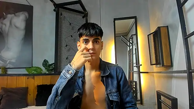 Snapshot of Dani_mc1 chatting on September 18, 2025, 11:46 am Dani mc1 online show from September 18, 2025, 11:46 am