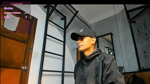 Snapshot of Dani_mc1 chatting on September 17, 2025, 11:23 am Dani mc1 online show from September 17, 2025, 11:23 am