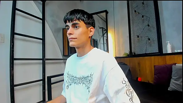 Snapshot of Dani_mc1 chatting on November 27, 2025, 11:32 am Dani mc1 online show from November 27, 2025, 11:32 am