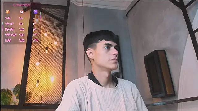 Snapshot of Dani_mc1 chatting on October 8, 2025, 11:23 am Dani mc1 online show from October 8, 2025, 11:23 am